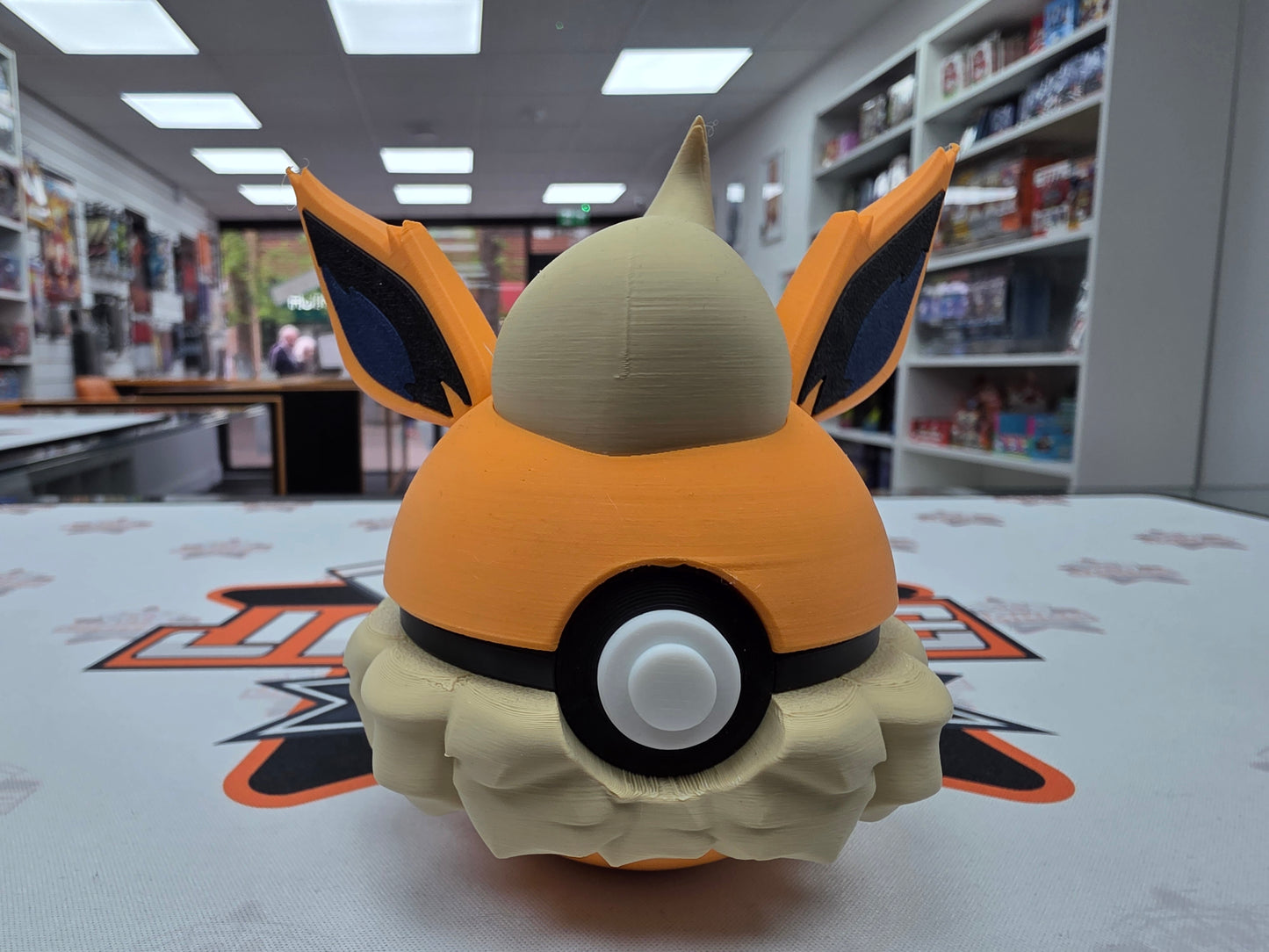 Pokémon - Flareon, Pokeball.