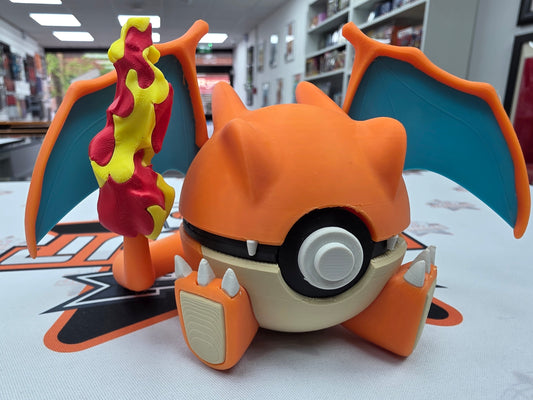 Pokémon - Charizard, Pokeball.